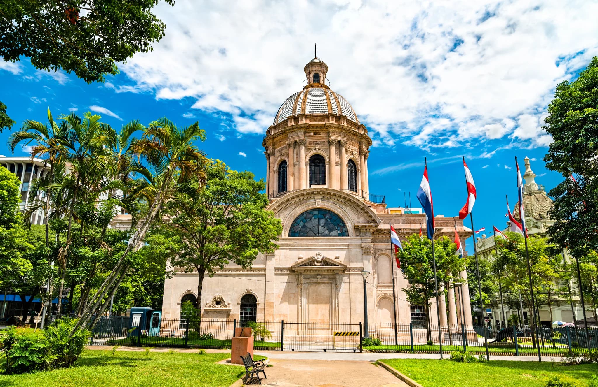 Palazzo di López, sede del governo ad Asunción — Servizi di residenza in Paraguay da GoParaguay
